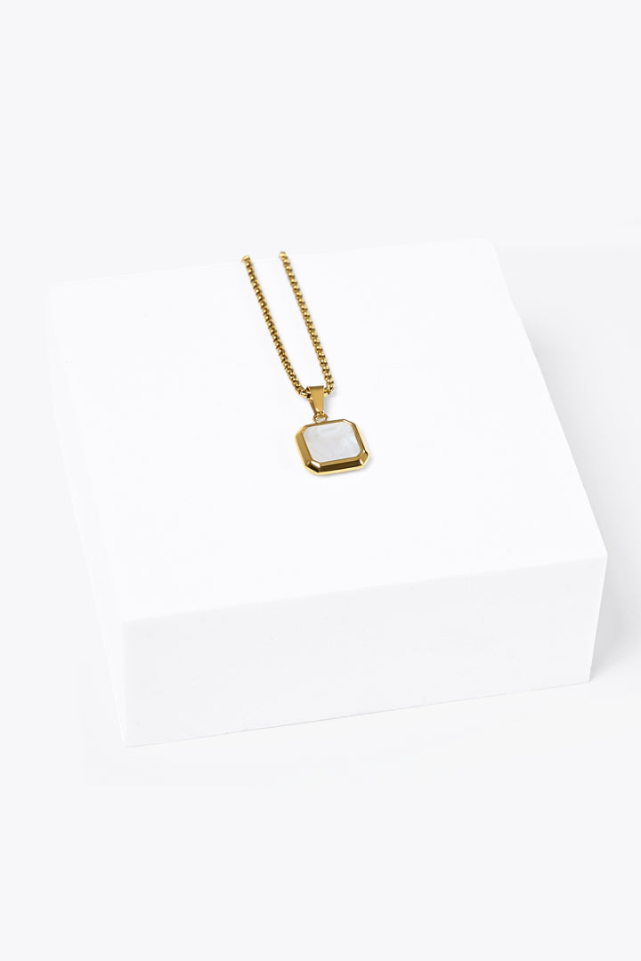 NECKLACE WHITE