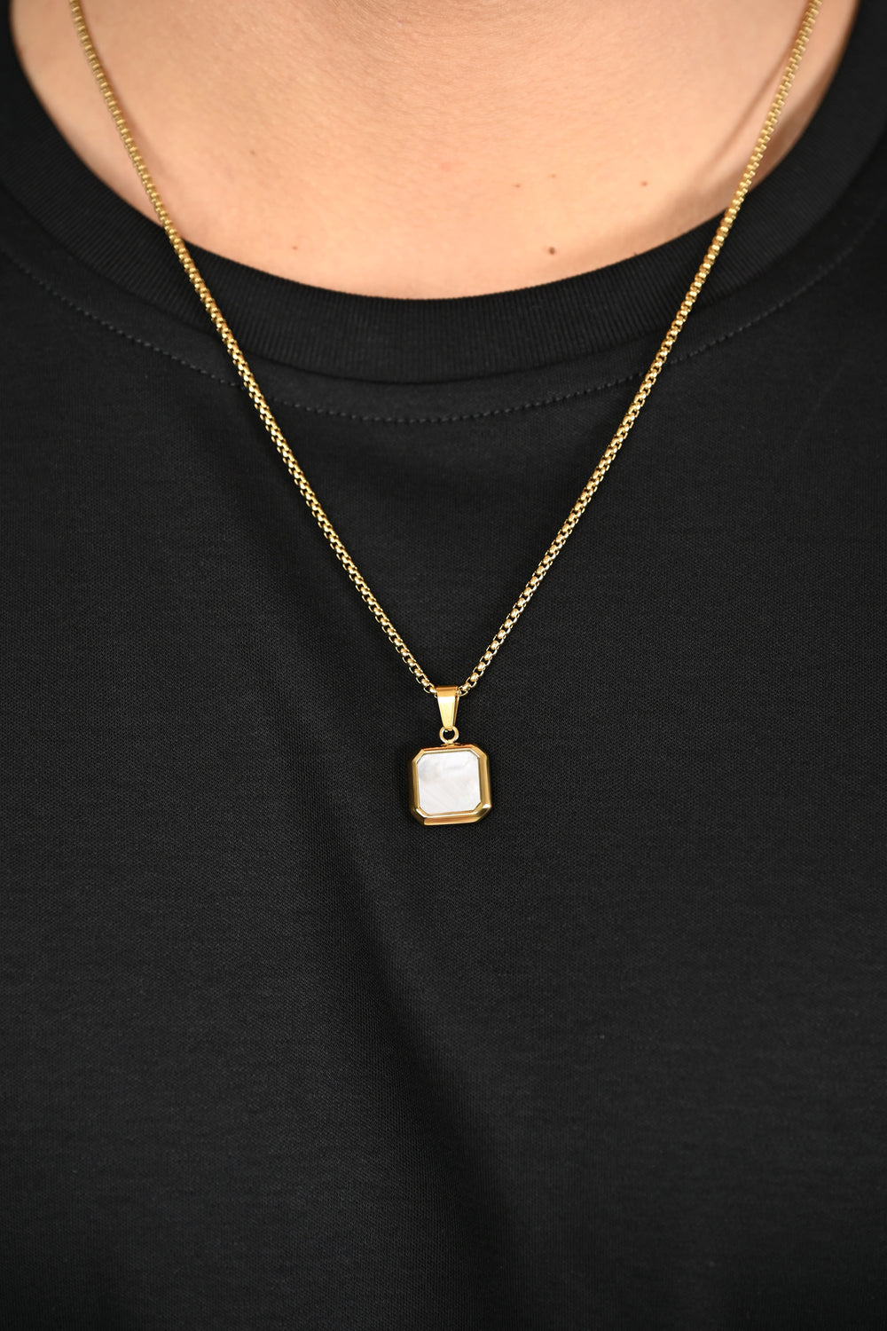 NECKLACE WHITE