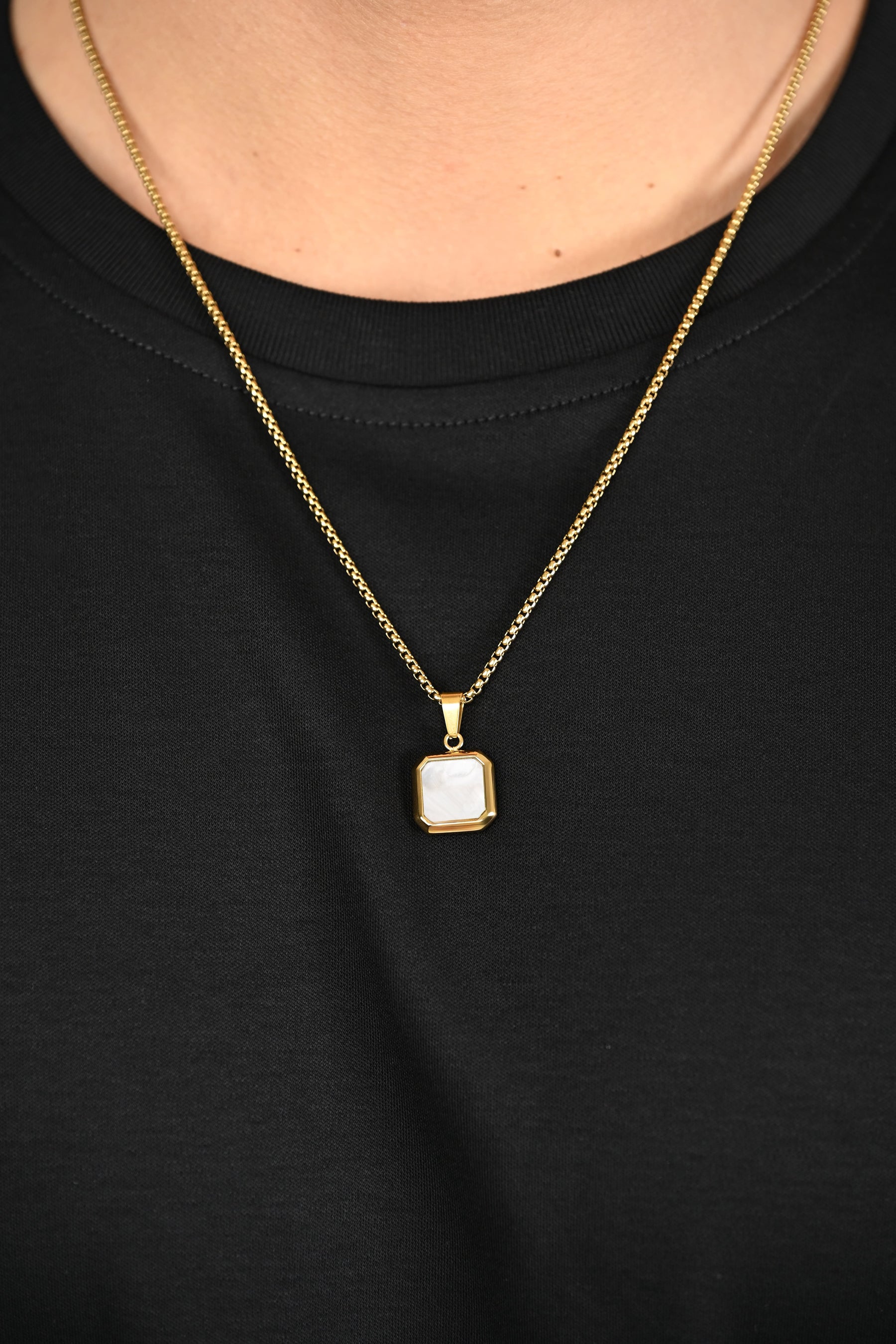 NECKLACE WHITE