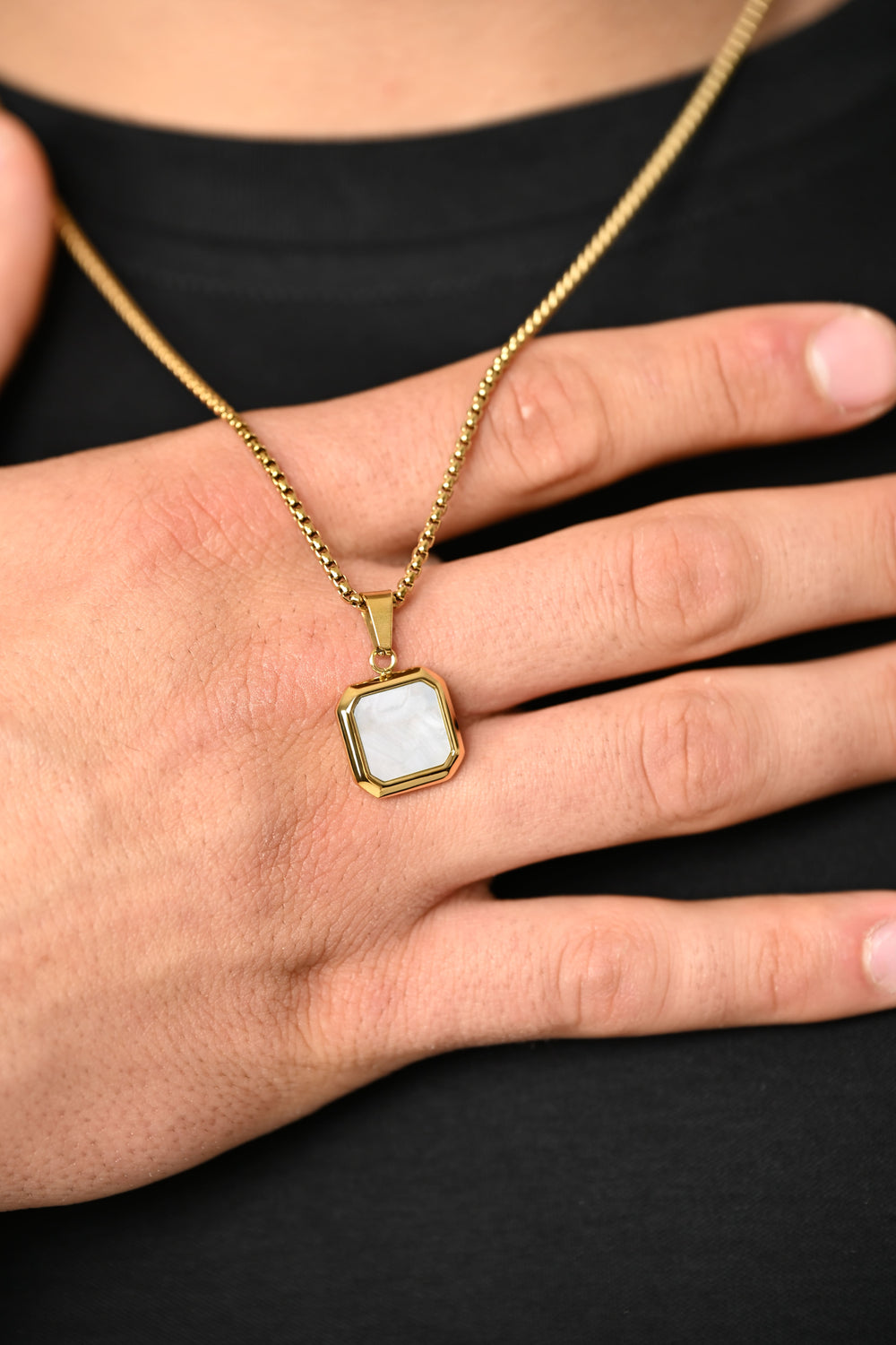 NECKLACE WHITE