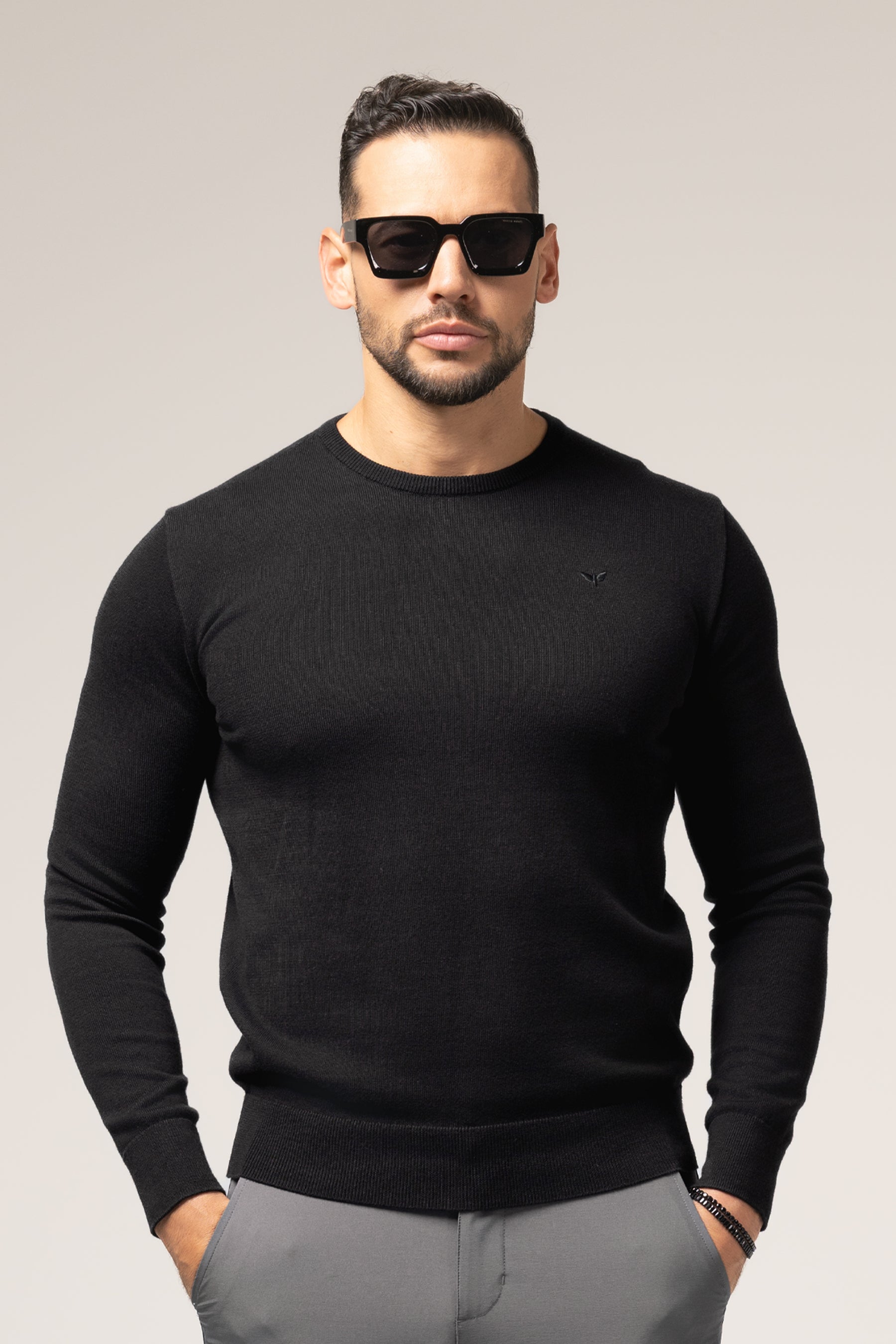 NOVERO SWEATER IN BLACK
