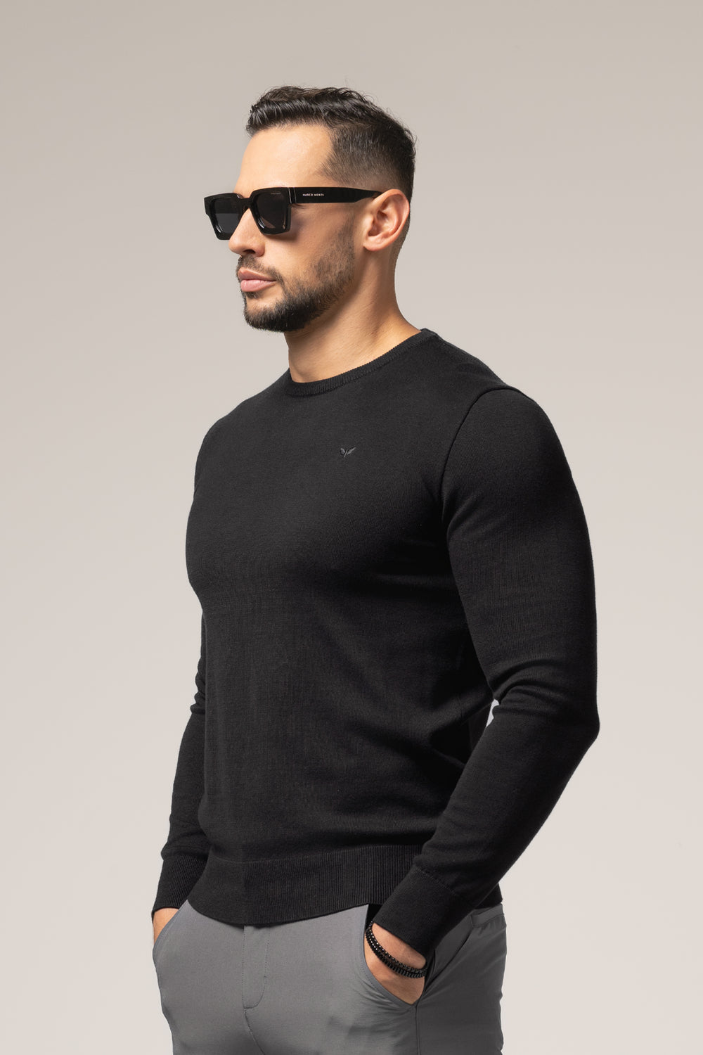 NOVERO SWEATER IN BLACK