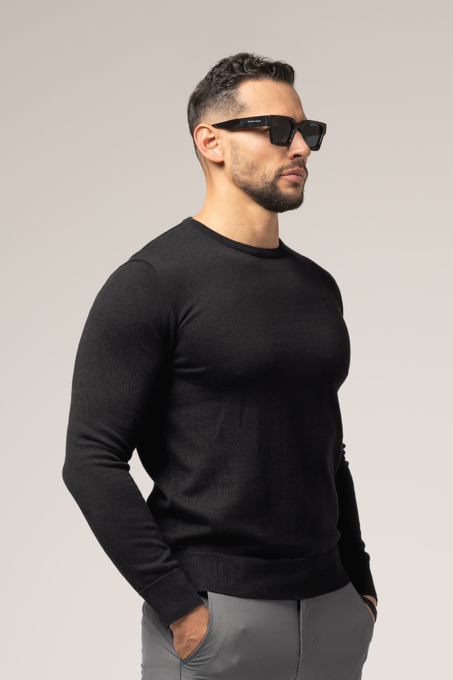 NOVERO SWEATER IN BLACK