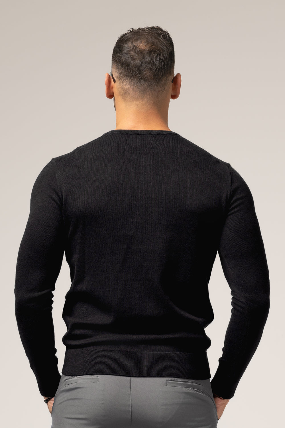 NOVERO SWEATER IN BLACK