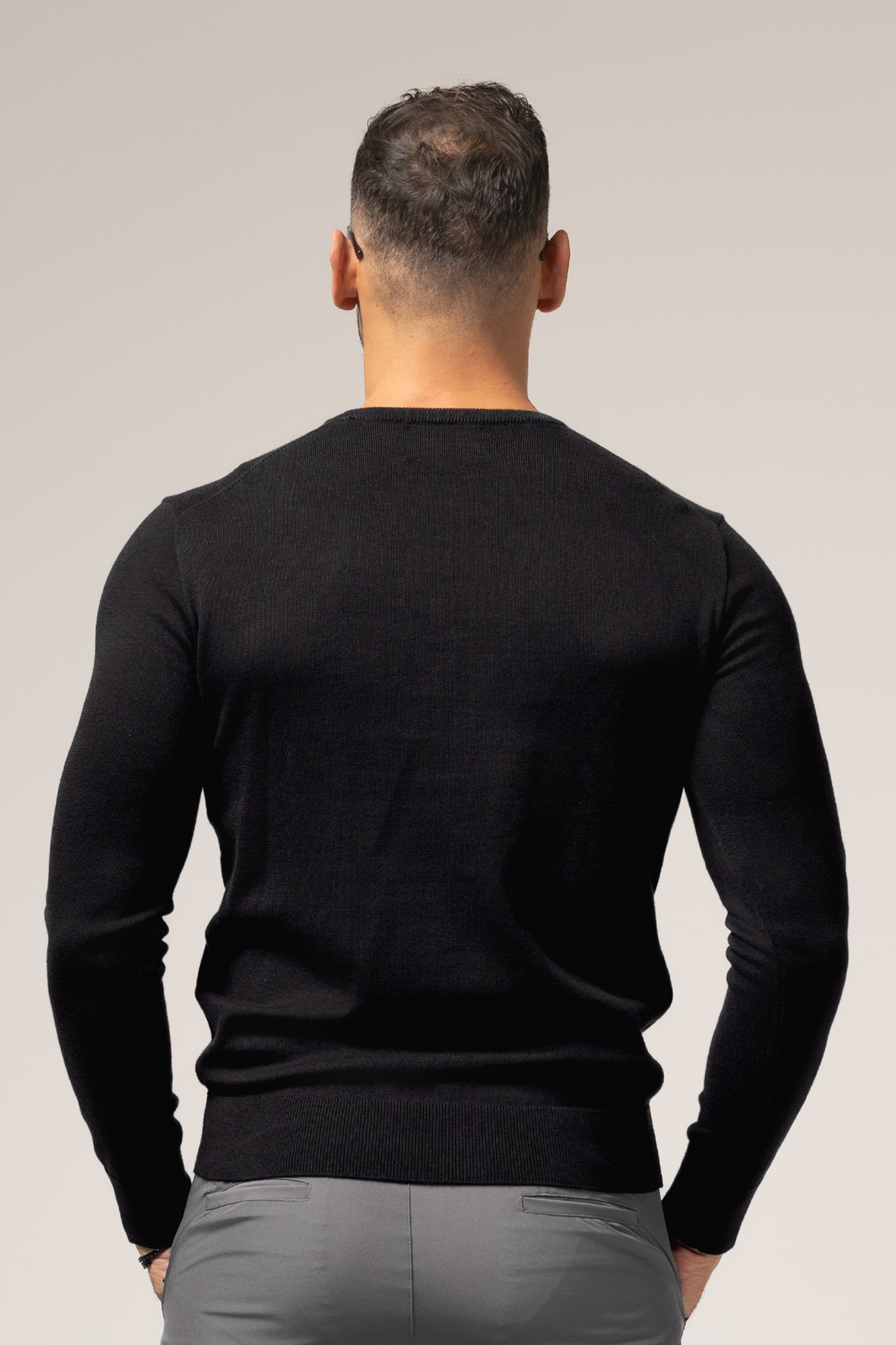 NOVERO SWEATER IN BLACK