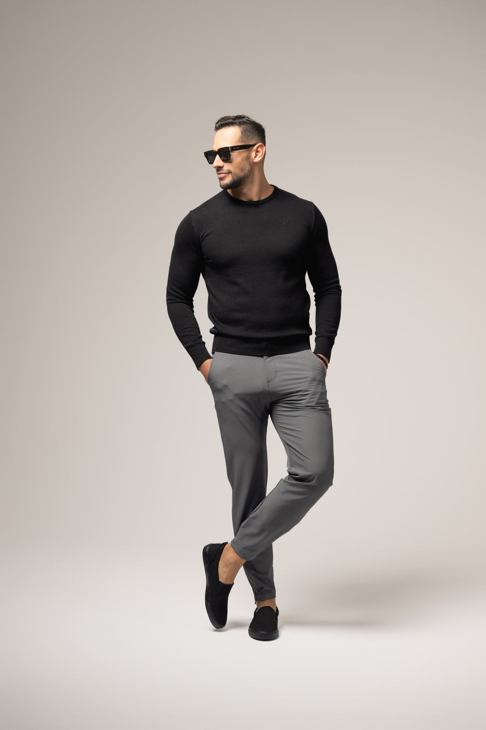 NOVERO SWEATER IN BLACK